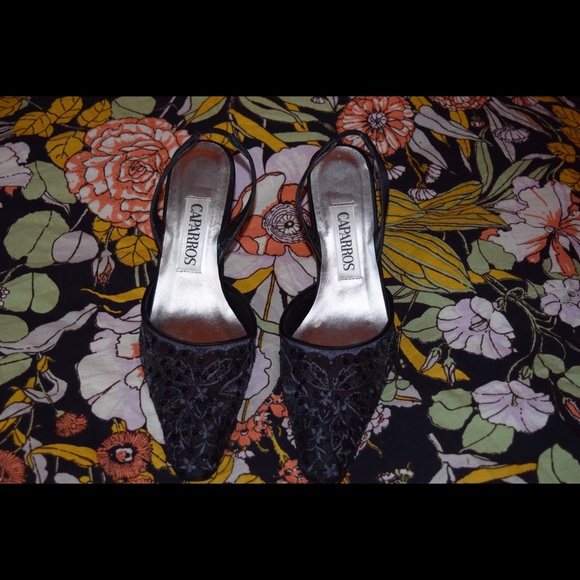 Lace Heels with sequin accents - Picture 2 of 3